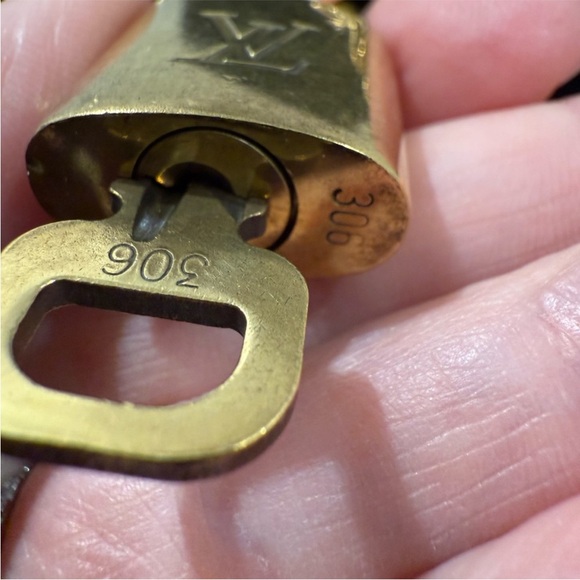 Louis Vuitton Lock & Key #306 on Unbranded Chain - Picture 4 of 4